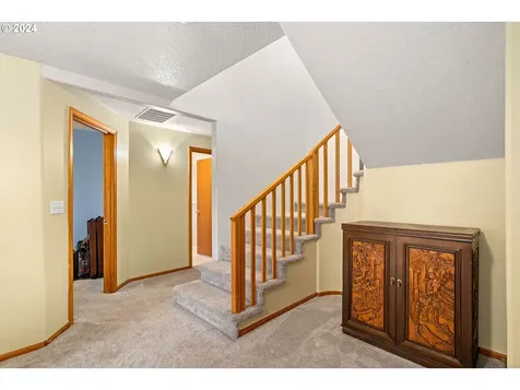 6951 Glacier Drive Springfield OR 97478