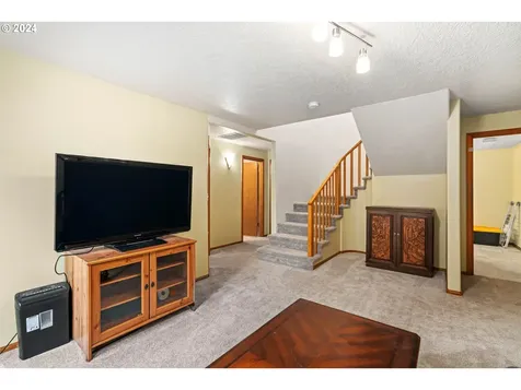 6951 Glacier Drive Springfield OR 97478