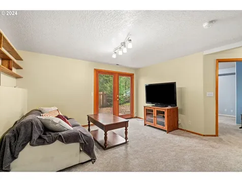 6951 Glacier Drive Springfield OR 97478