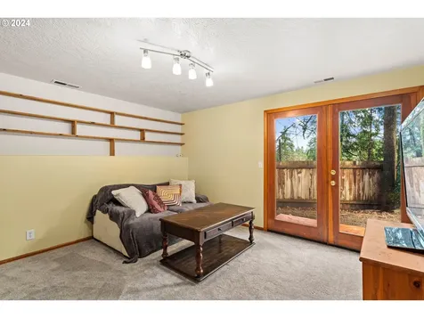 6951 Glacier Drive Springfield OR 97478