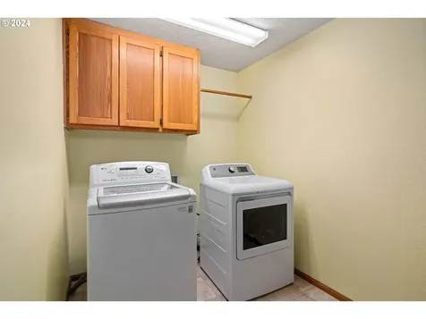 6951 Glacier Drive Springfield OR 97478