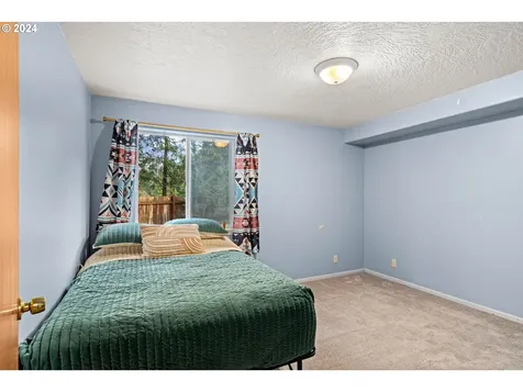 6951 Glacier Drive Springfield OR 97478