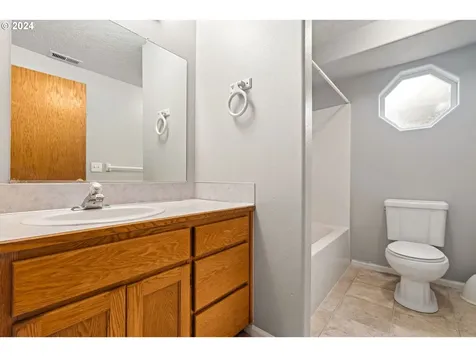 6951 Glacier Drive Springfield OR 97478
