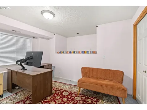 6951 Glacier Drive Springfield OR 97478