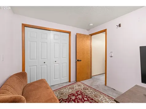 6951 Glacier Drive Springfield OR 97478