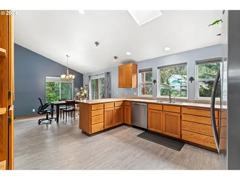 6951 Glacier Drive Springfield OR 97478