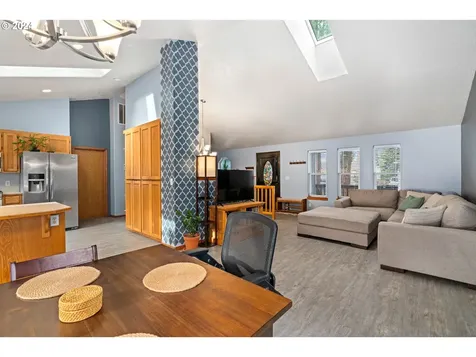 6951 Glacier Drive Springfield OR 97478