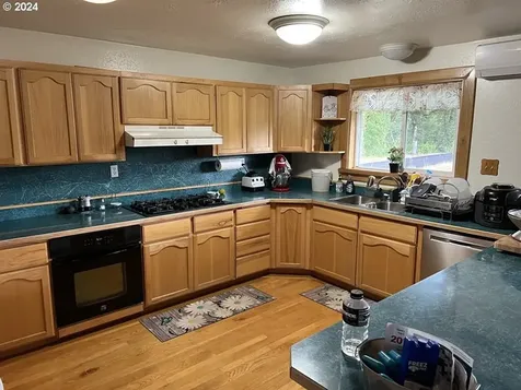 512 Cole Road Oakland OR 97462