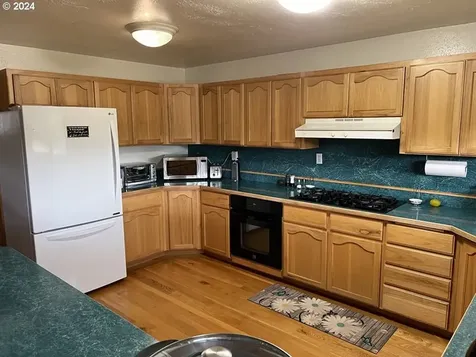 512 Cole Road Oakland OR 97462