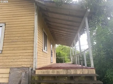 152 W 15th Street La Center WA 98629