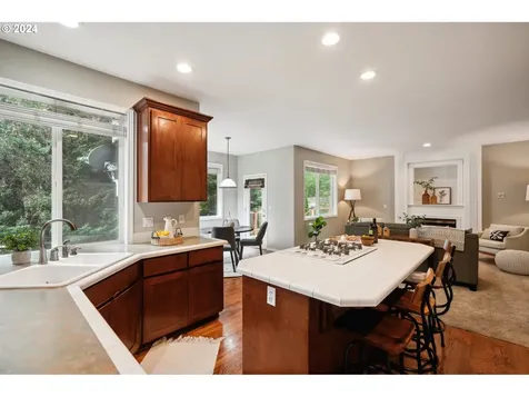 9267 Sw 83rd Place Portland OR 97223