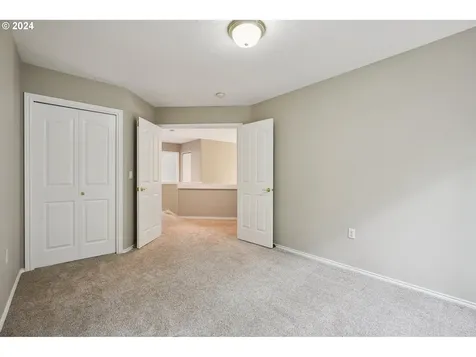 9267 Sw 83rd Place Portland OR 97223