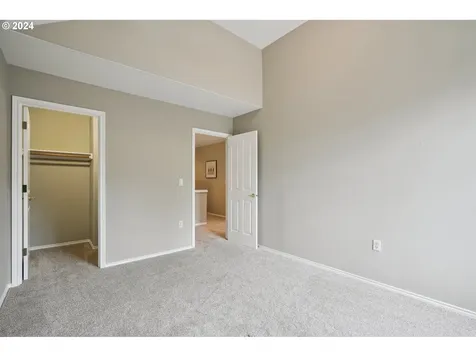 9267 Sw 83rd Place Portland OR 97223