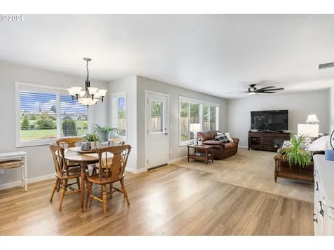 3003 Nw 124th Street Vancouver WA 98685