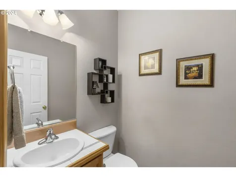 5684 Nw Skycrest Parkway Portland OR 97229