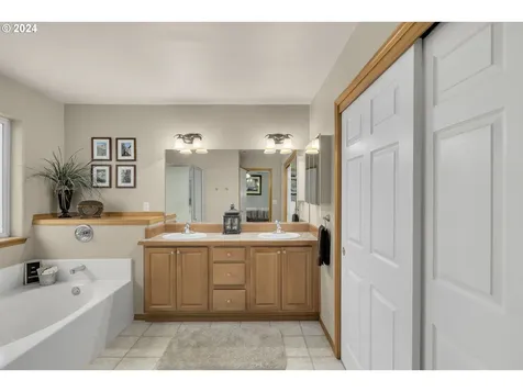 5684 Nw Skycrest Parkway Portland OR 97229