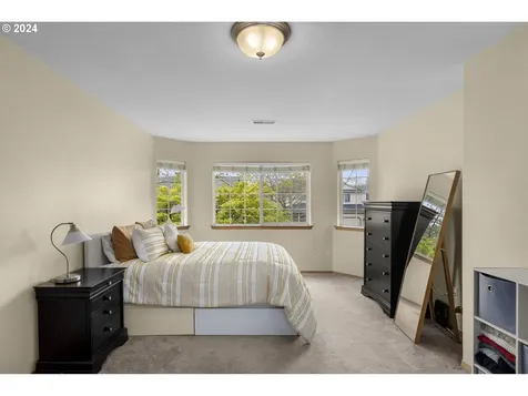 5684 Nw Skycrest Parkway Portland OR 97229