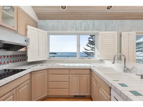 242 Sea Crest Way Otter Rock OR 97369