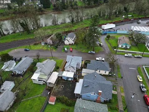 523 SE Rice Avenue Roseburg OR 97470