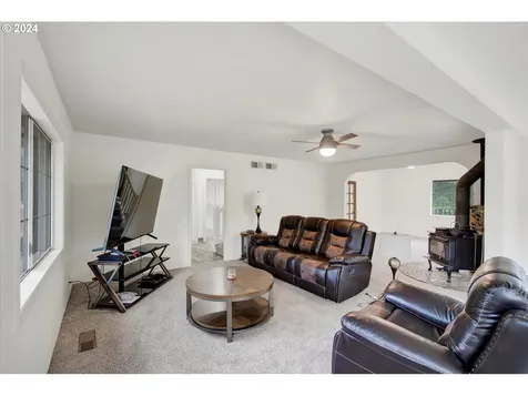 140 Evergreen Road Kelso WA 98626