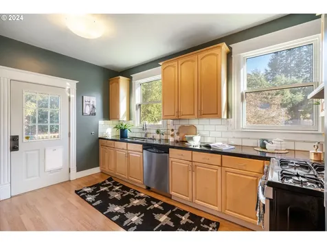 6526 Ne Mallory Avenue Portland OR 97211