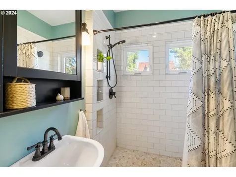 6526 Ne Mallory Avenue Portland OR 97211