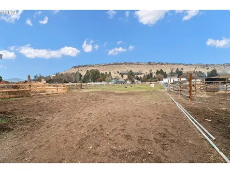 2617 SE Paulina Highway Prineville OR 97754