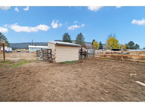 2617 SE Paulina Highway Prineville OR 97754