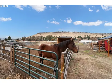 2617 SE Paulina Highway Prineville OR 97754