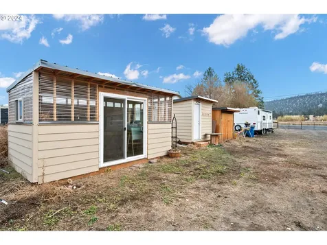 2617 SE Paulina Highway Prineville OR 97754