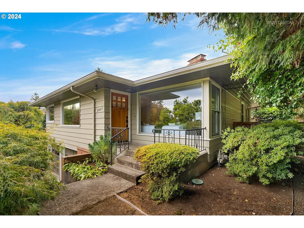 7021 SW 2nd Avenue Portland OR 97219