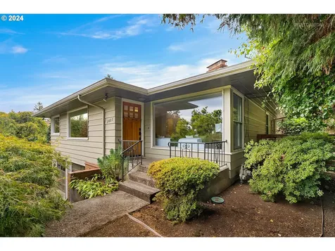7021 SW 2nd Avenue Portland OR 97219