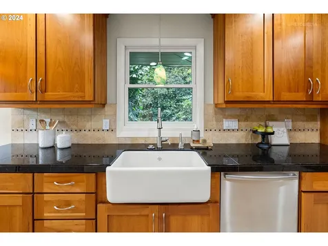7021 SW 2nd Avenue Portland OR 97219