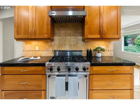 7021 SW 2nd Avenue Portland OR 97219