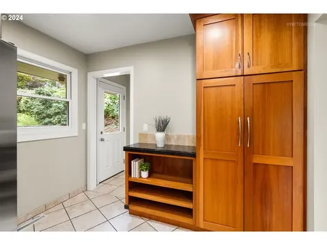 7021 SW 2nd Avenue Portland OR 97219
