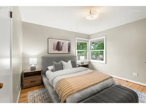 7021 SW 2nd Avenue Portland OR 97219