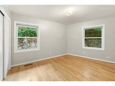 7021 SW 2nd Avenue Portland OR 97219