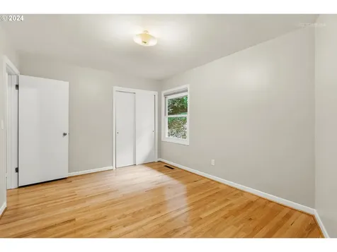 7021 SW 2nd Avenue Portland OR 97219