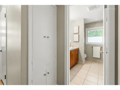 7021 SW 2nd Avenue Portland OR 97219