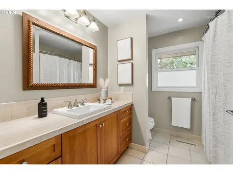 7021 SW 2nd Avenue Portland OR 97219