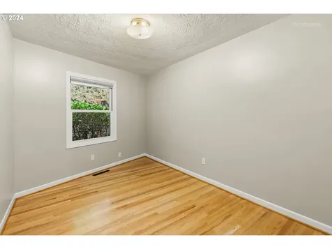 7021 SW 2nd Avenue Portland OR 97219