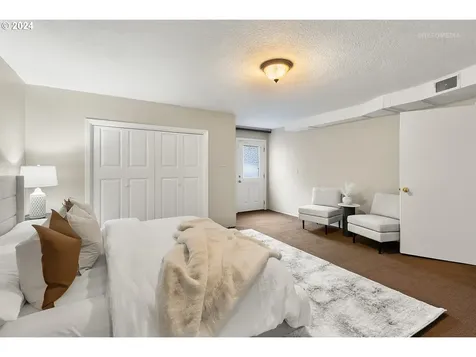 7021 SW 2nd Avenue Portland OR 97219