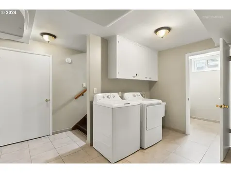 7021 SW 2nd Avenue Portland OR 97219