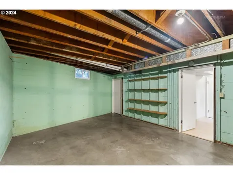 7021 SW 2nd Avenue Portland OR 97219