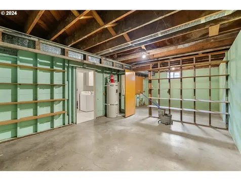 7021 SW 2nd Avenue Portland OR 97219
