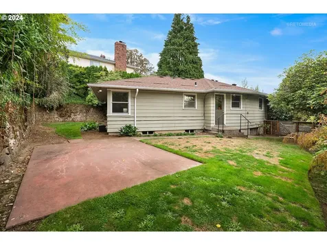 7021 SW 2nd Avenue Portland OR 97219