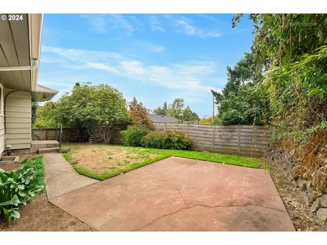 7021 SW 2nd Avenue Portland OR 97219