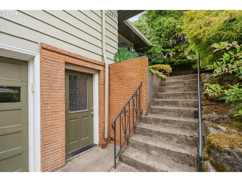 7021 SW 2nd Avenue Portland OR 97219