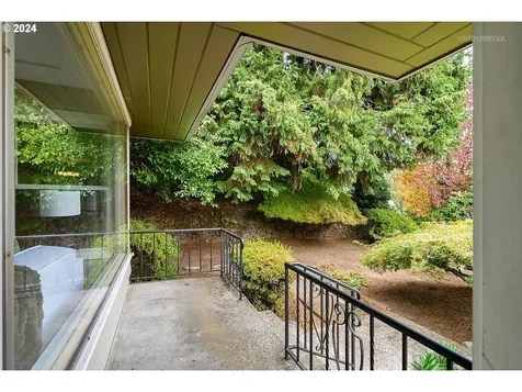 7021 SW 2nd Avenue Portland OR 97219