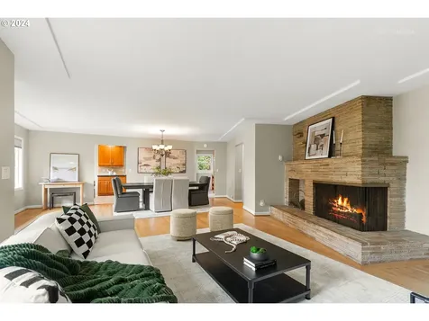 7021 SW 2nd Avenue Portland OR 97219
